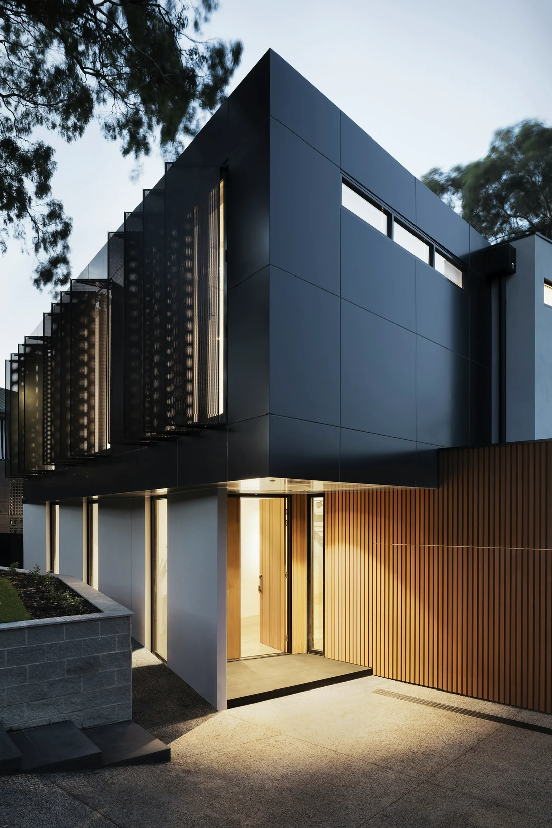 Architectural inspiration: a contemporary facade, not a Novahass project.